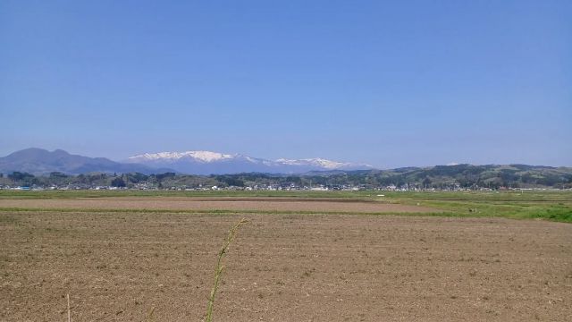 .
【蔵王連峰】 25/ 4/27 現在 　宮城県蔵王町
本日の蔵王連峰🏔´-  #蔵王連峰 #円田水田 #みやぎ蔵王三十六景
 #宮城県蔵王町  #宮城県